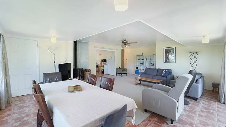 7 Lucy Road Waiomu_14