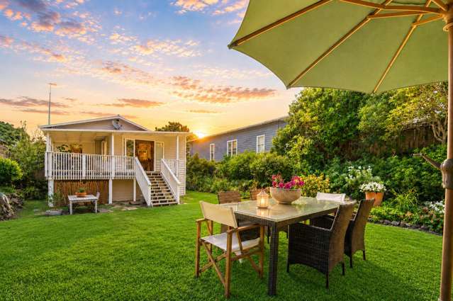 Backyard Bliss! On Border with Ellerslie