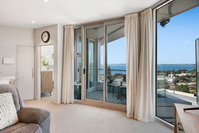 1111/11 Tamariki Avenue Orewa_2