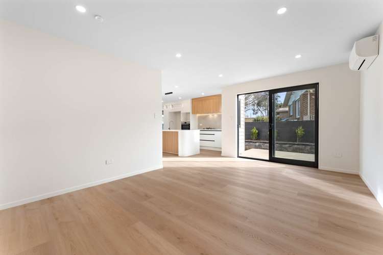 336A Royal Road Massey_5