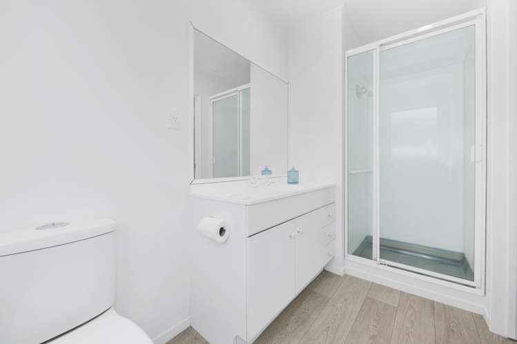 2/248 Botany Road Botany Downs_10