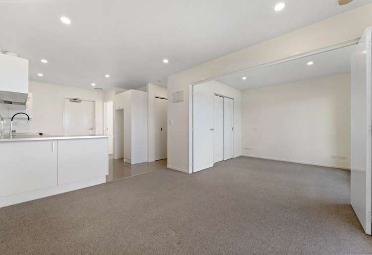 D10/60 Masons Road Oteha_6