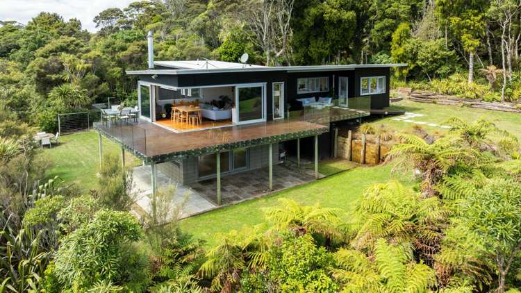 296 Piha Road Piha_31