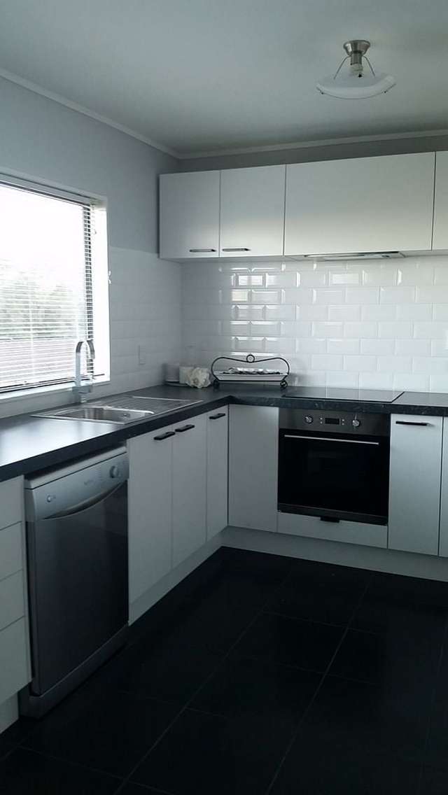 17A Kupari Place Totara Vale_1