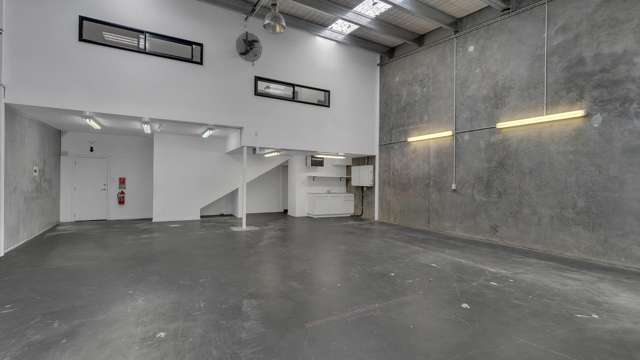 3 and 4/18 Taurus Place Bromley_1