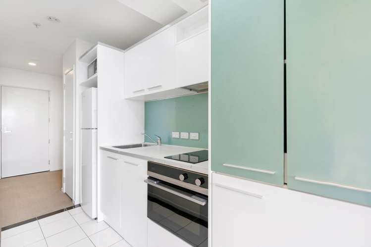 1002/17 Vogel Lane  (inc carpark) 10015_4