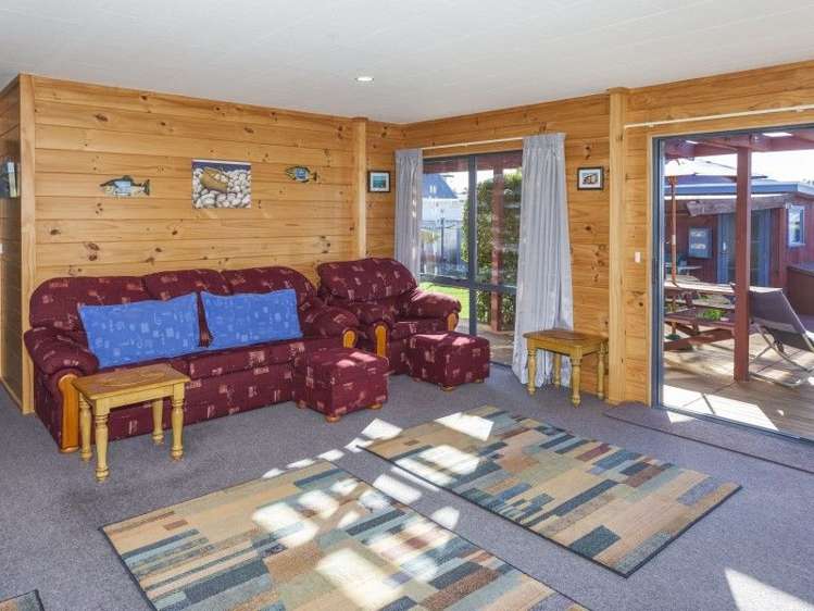 10 Hawk Hill Crescent Cooks Beach_14