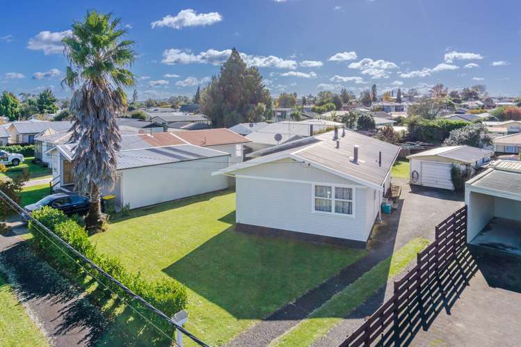 4 Forth Crescent Glenview_23