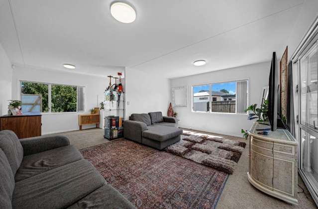 2/7 Barneys Farm Road Clendon Park_3