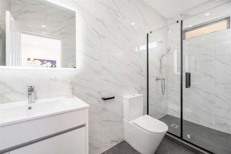 14 Matau Rise Te Atatu Peninsula_12