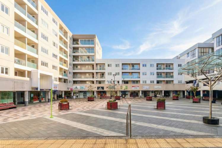 D403 /176 Broadway Newmarket_11