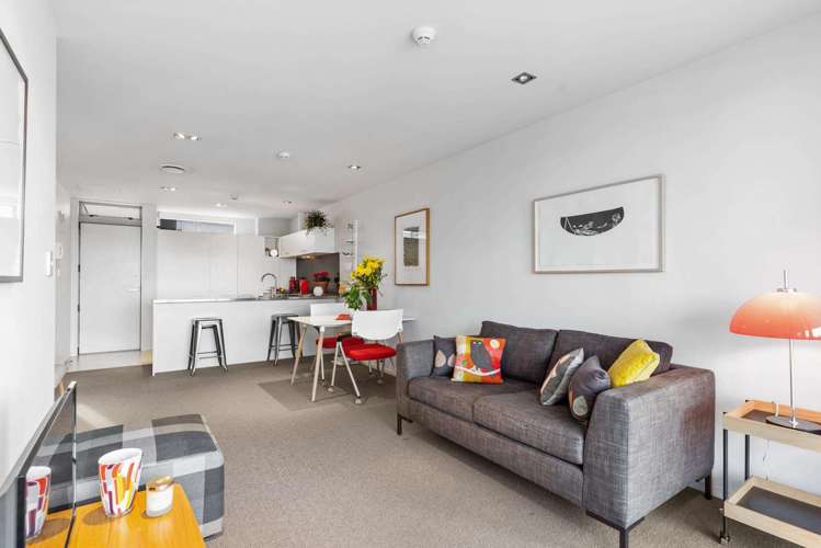 6V/435 New North Road Kingsland_4