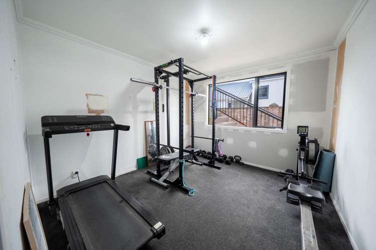 708 Queens Drive Waikiwi_24
