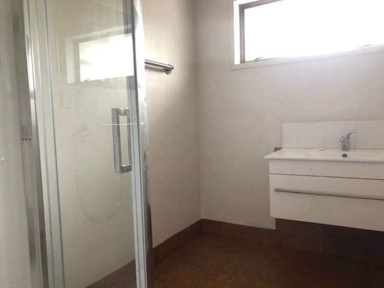 1/27 Aeroview Drive Beach Haven_10