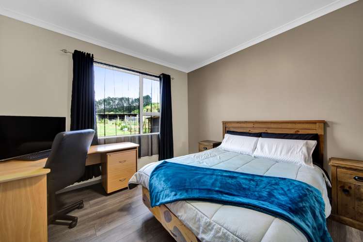 891 Bird Road Stratford_14