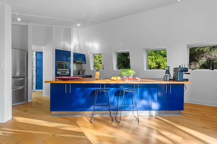 61 Victoria Road South Onetangi_13