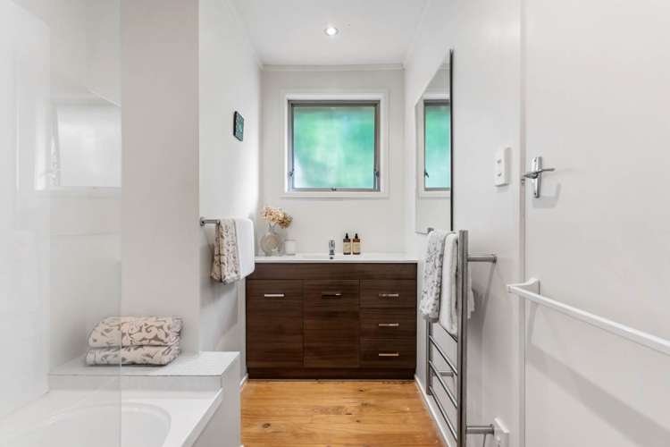 20 Oruamo Place Beach Haven_19