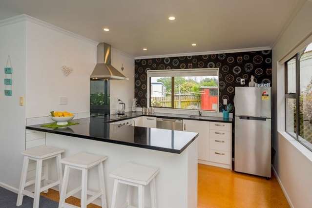 3 Manuka Street Otaki Beach_1