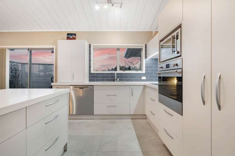 35 Roberts Road Matakatia_10