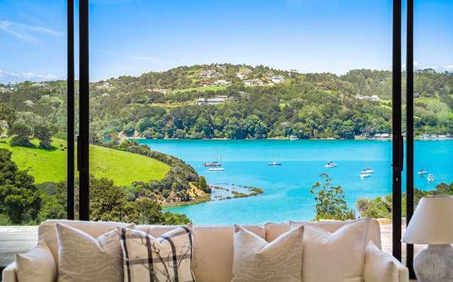 Coastal estate in prestigious Bishops Hill