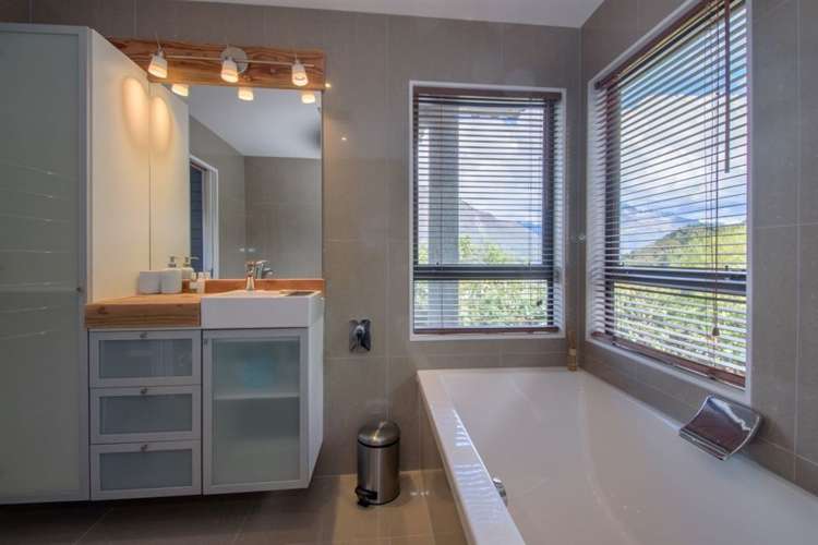 6 Evergreen Place Fernhill/Sunshine Bay_22