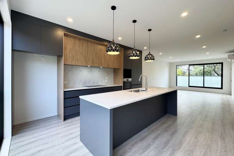 2/20 Penzance Road_5