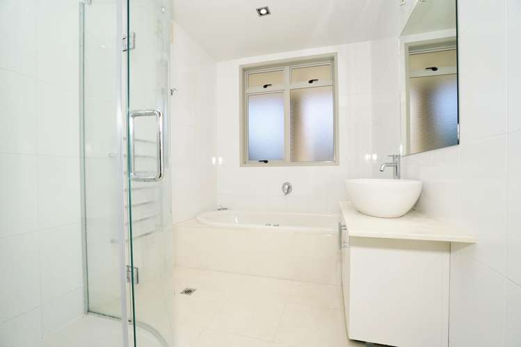 138 Lake Crescent Hamilton Lake_11