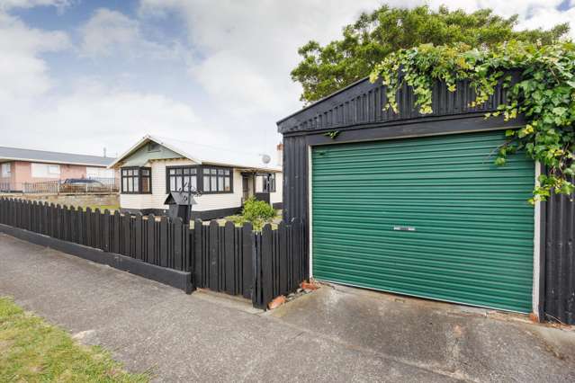 Spacious Entertainer's Delight in Marton