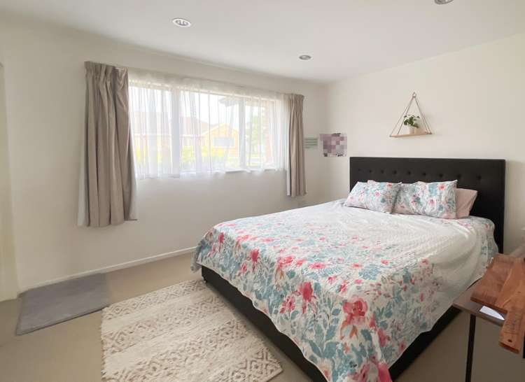 17 Nicholas-Gibbons Drive 10664_4