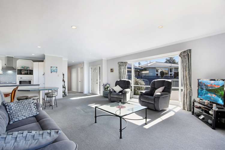 2/28 Canberra Place Redwood_5