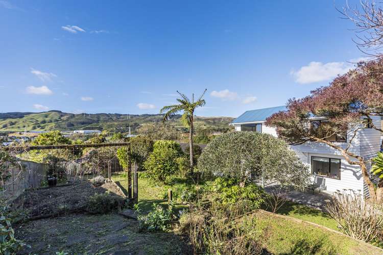 22 Sunrise Boulevard Tawa_23