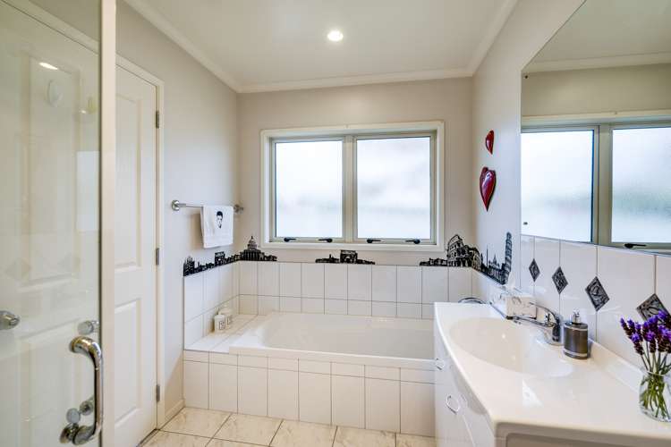 1109a Karamu Road North Mayfair_9