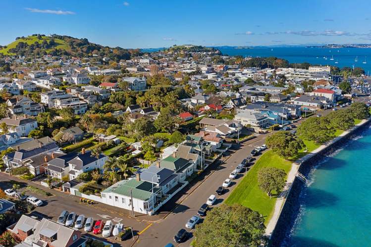 31 Queens Parade Devonport_44