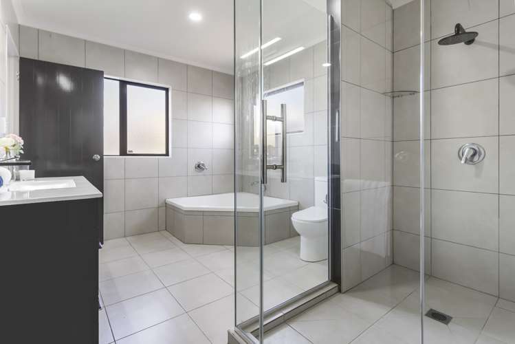 13 Arrowsmith Drive Clover Park_14