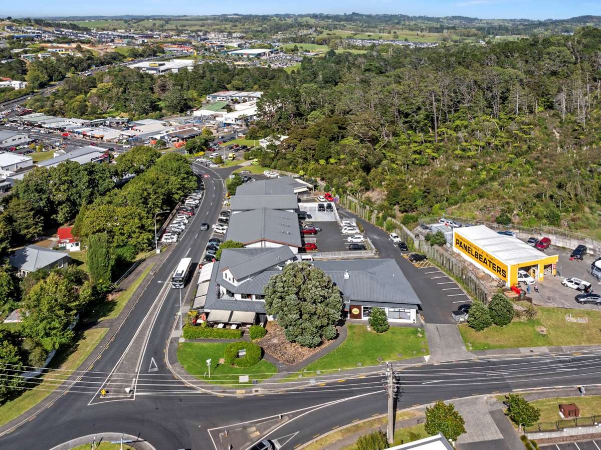 Unit 2/23 Wainui Road_1