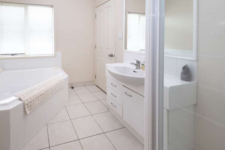 64 Wattle Farm Road Wattle Downs_14