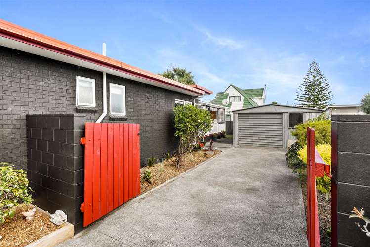 42 Yeovil Road Te Atatu Peninsula_16