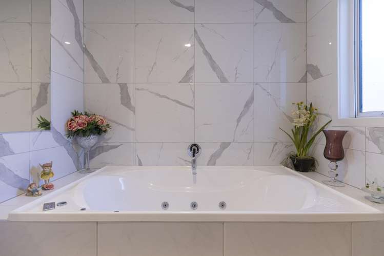 28 Magnolia Rise Waipahihi_15