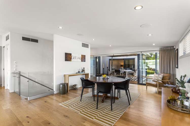 17 Kiwi Esplanade Mangere Bridge_10