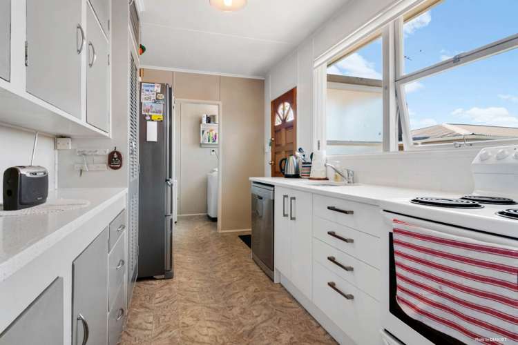 16 Eskdale Road Birkdale_6