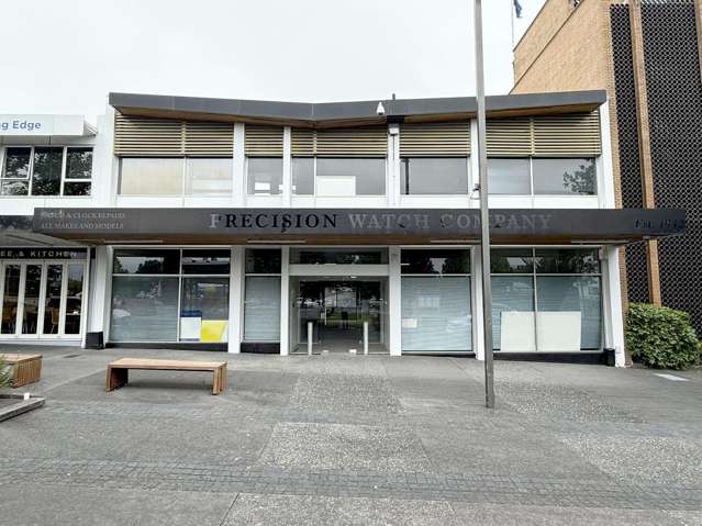 Prime New Lynn Showroom & Office for Lease