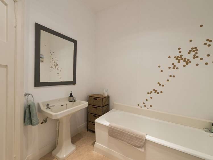 305 The Parade Island Bay_9