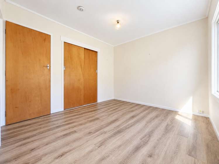 2/53 Ayton Drive Totara Vale_4