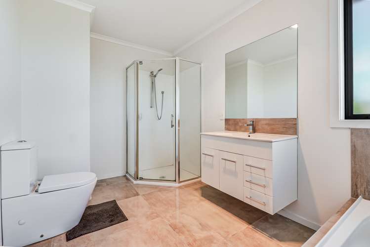 35 Cabourne Drive Glenview_17