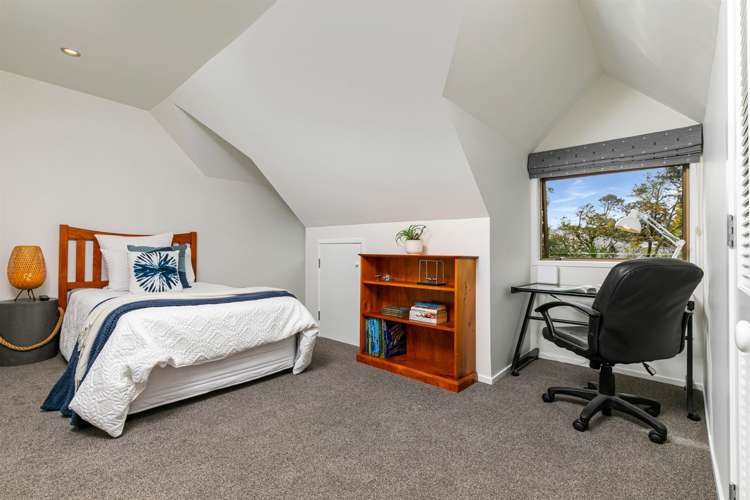 25 Kingfisher Grove Greenhithe_16