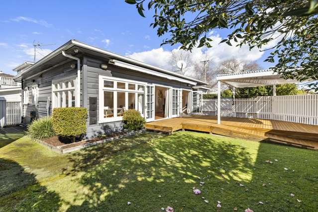 Sun-drenched bungalow - Vendor purchased