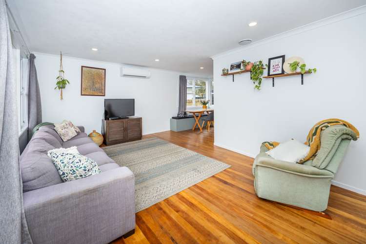 7 Manapouri Place Glenview_5