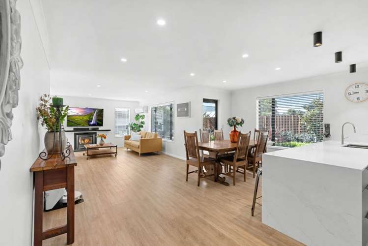 2 Burbank Drive Aidanfield_7