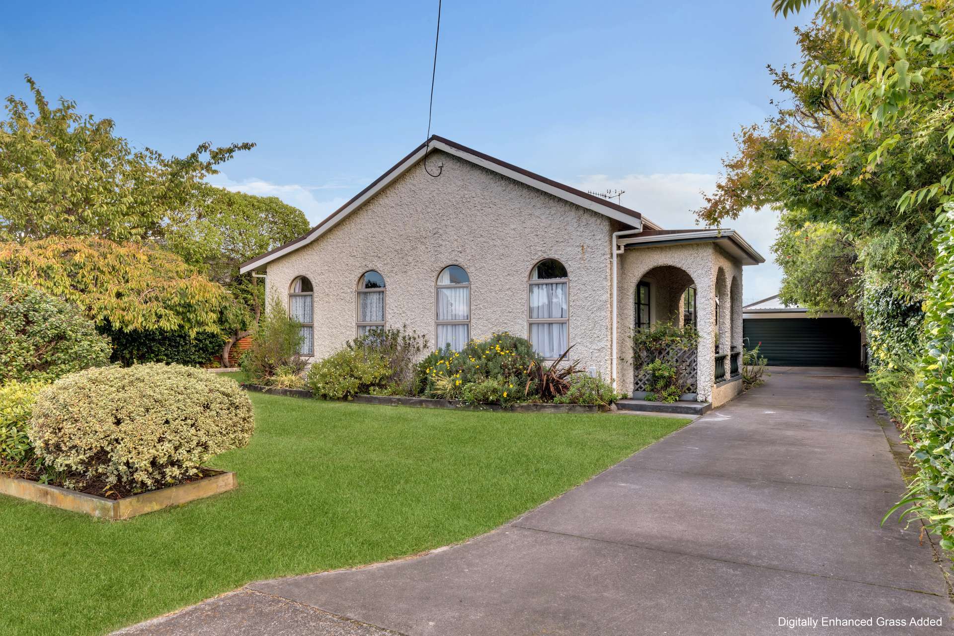 87 Queen St West Levin_0