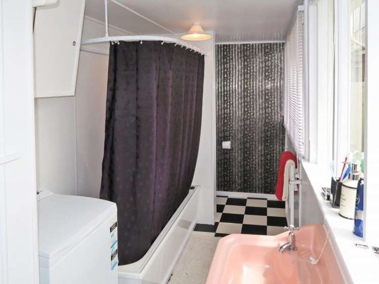 37 Park Lane Owaka_9